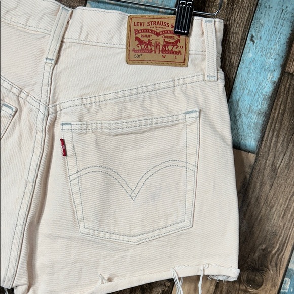 Levi's 501 button fly peach color Jean Shorts for Women - Picture 11 of 16